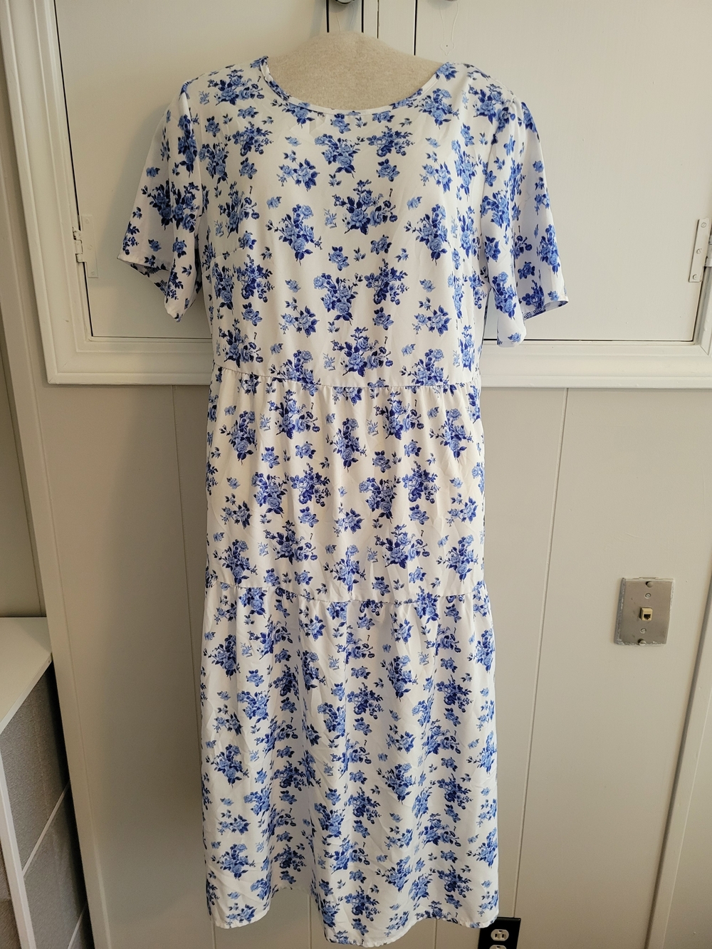 Source Unknown White Midi Dress with Blue Floral Print
